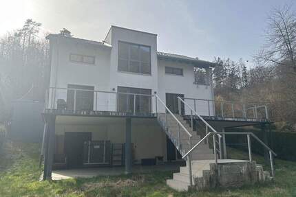 Exklusives Einfamilienhaus in ruhiger Tallage von Sankt Katharinen Dattenberg