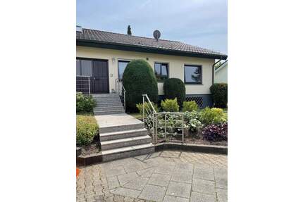 RESERVIERT Großzügiges, helles Einfamilienhaus mit Einliegerwohnung, Massivbauweise, Sackgassenlage - Abstatt