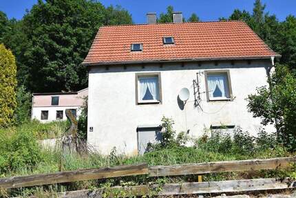 Einfamilienhaus mit Nebengelass und Grundstück - Freital
