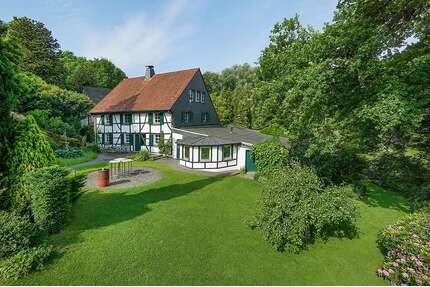 Haus zum Kaufen in Düsseldorf Hubbelrath 3.000.000,00 € 314.9 m² - Düsseldorf / Hubbelrath