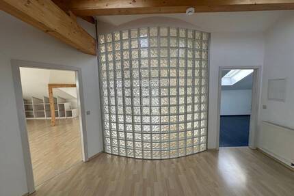 Großzügige 3-Zimmer-Dachgeschoss-Wohnung in beliebter Lage - Brackenheim