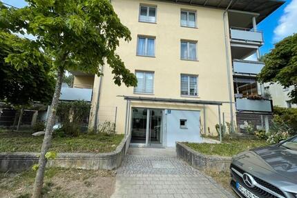 Idyllisch Lage mit viel Grün: Diese frisch renovierte 3-Zimmer-Wohnung wartet auf Sie! - München Aubing-Lochhausen-Langwied