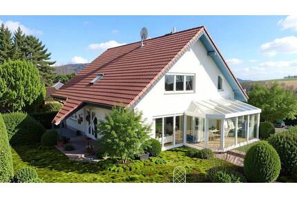 Idyllische Lage 3-Zimmer im ruhigen & gepflegten 2-Familienhaus mit Balkon & Fernblick - Naumburg