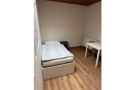 WG ZIMMER in Neumarkt Zentrum - 450,00&nbsp;EUR Kaltmiete, ca.&nbsp; 14,00&nbsp;m&sup2; in Neumarkt in der Oberpfalz (PLZ: 92318) Altenhof