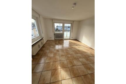 3-Zimmer-Wohnung mit 2 Balkonen EBK und Garage ca 94m2 (ab Juni) - Villingen-Schwenningen