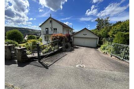 TRAUMHAFTER BLICK IN SÜDHANGLAGE MIT GARTEN - Neuenbürg