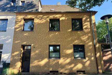 Haus zum Kaufen in Krefeld 419.000,00 € 168 m²