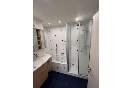 1 Zimmer Wohnung Helle und moderne schaftsküche mit Herd - Augsburg Pfersee