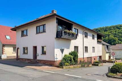 Haus zum Kaufen in Collenberg 650.000,00 € 370 m²