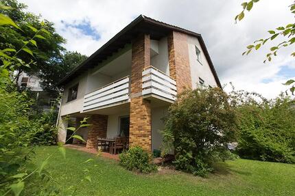 Kelkheim Hornau: Großes Einfamilienhaus mit Einliegerwohnung - Kelkheim (Taunus)