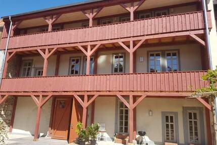 Wohnen mit Geschichte! Stilvolle 3-Zimmer-Wohnung mit Balkon und Einbauküche! - Arnstadt