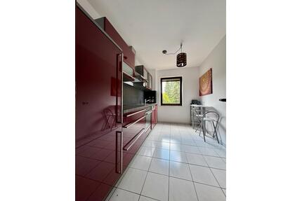 Helle 3ZKB mit EBK, Balkon u. Parkplatz in St. Ingbert - Sankt Ingbert