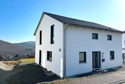 Einfamilienhaus zum Verkauf - 490.000,00&nbsp;EUR Kaufpreis, ca.&nbsp; 177,00&nbsp;m&sup2; in Idar-Oberstein (PLZ: 55743)