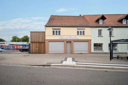 Haus zum Kaufen in Hohenmölsen 120.000,00 € 180 m²