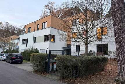 Wohnung zum Mieten in Berlin-Zehlendorf 2.274,88 € 142.18 m²
