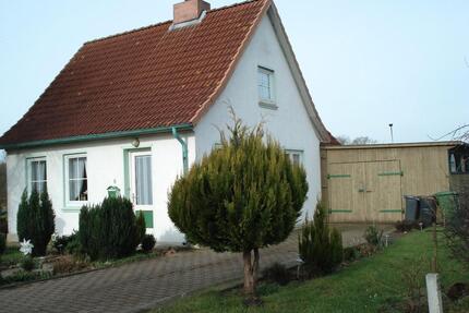 Kleines freistehendes Einfamilienhaus auf 1.353 qm Grundstück - Ellingstedt