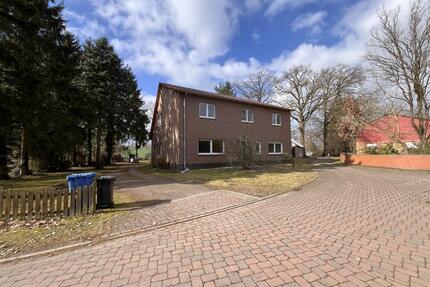 Großes Mehrgenerationenhaus mit 2.176 m² Grundstück und 4 Garagen - Groß Oesingen