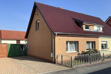 DHH für doppeltes Glück - 89.000,00&nbsp;EUR Kaufpreis, ca.&nbsp; 95,00&nbsp;m&sup2;&nbsp;Wohnfl&auml;che in Schönborn (PLZ: 03253)