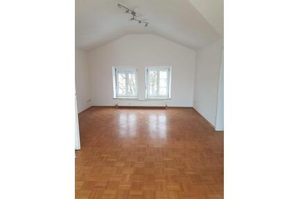 Gemütliche, helle DG-Wohnung in Osterhofen (zentrumsnah)