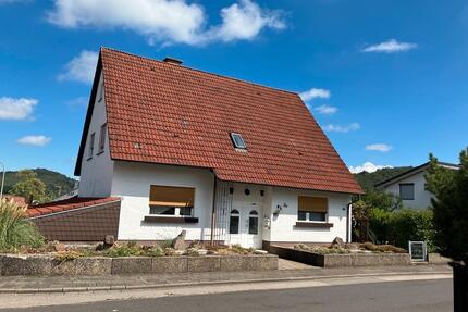Haus mit Garten - 1.500,00&nbsp;EUR Kaltmiete, ca.&nbsp; 150,00&nbsp;m&sup2; in Queidersbach (PLZ: 66851)