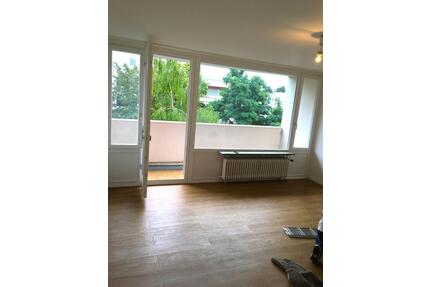 Helles 1-Zimmer-Apartment mit Loggia & TG, zentral München-Pasing