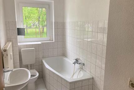 Drei Zimmer im Erdgeschoss! - 317,00&nbsp;EUR Kaltmiete, ca.&nbsp; 58,60&nbsp;m&sup2; in Dessau-Roßlau (PLZ: 06862) Brambach