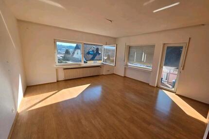 Helle und großzügige Wohnung mit Balkon in Selters - Selters (Westerwald)