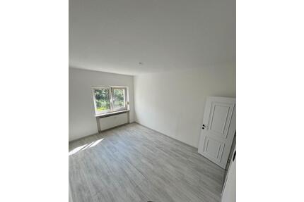 2-Zi 60m2 | 600€ kalt | renoviert | Bus 1 Min - Saarbrücken West