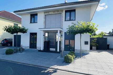 Haus zum Kaufen in Krefeld 889.000,00 € 166 m²