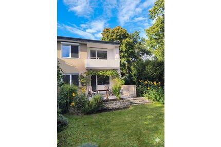 Charmantes Reihenendhaus mit Garage in Berlin-Wannsee