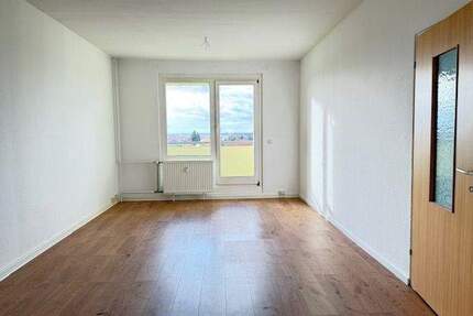 Helle 4 Zimmerwohnung mit Einbauküche ab sofort zu vermieten! - Zeithain