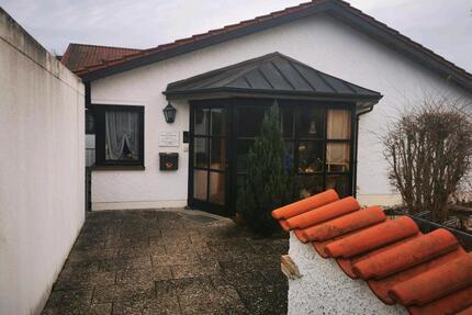 Doppelhaus Bungalow mit Satteldach, Garage und 3 Kfz Stellplätze - Waldkraiburg