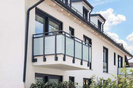 BEZUGSFERTIG - Neubau-Wohnung auf der obersten Etage mit Süd-Balkon und 2 Bädern - Provisionsfrei - München Bogenhausen