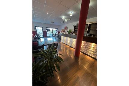 Modernes Restaurant, das vollständig eingerichtet ist. - Idstein