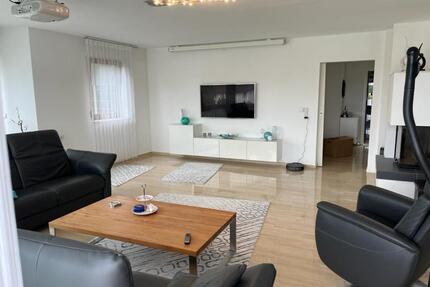 Luxuriöse 5 Zimmer-EG-Wohnung, inkl. EBK, Kamin, Balkon, Terrasse - Neckartenzlingen