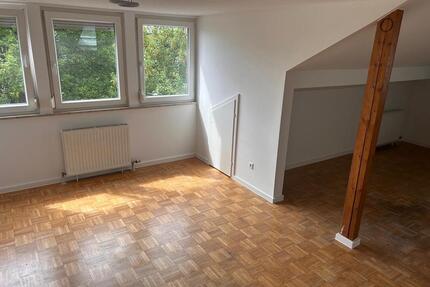 Helle 1,5-Zimmer-DG-Wohnung zu vermieten – Heilbronn (74076)