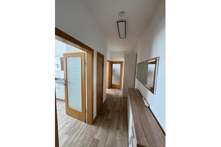 helle möblierte Wohnung 2 Zimmer, Waschm., Stellplatz, kl. Keller - Pirna