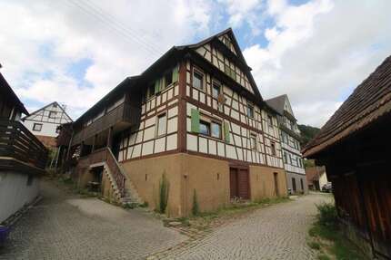 Haus zum Kaufen in Gernsbach-Reichental 160.000,00 € 180 m²