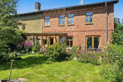 Haus zum Kaufen in Quickborn 365.000,00 € 246 m²