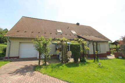 Einfamilienhaus plus Einliegerwohnung gesucht? Hier auf idyllisch angelegtem Grundstück in schöner Ortsrandlage möglich - Gangloffsömmern Schilfa