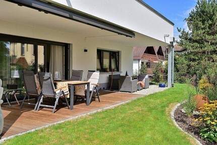 Stil, Design und Eleganz: Luxuriöse Neubauwohnung mit 2 TG Stellplätzen und vielen Extras, quasi Erstbezug - Lauf an der Pegnitz