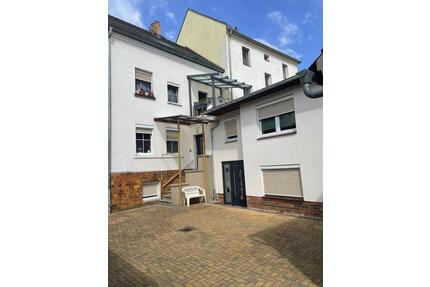 Biete helle mod. ruhige 2 Raum Whg mit Garten & Garage in City - Guben