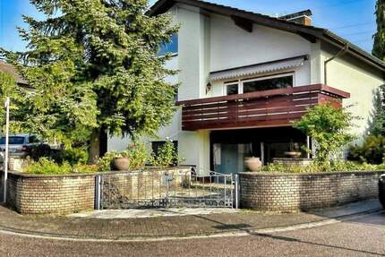 Großzügiges Einfamilienhaus mit Potenzial in ruhiger Lage - Karlsruhe Grünwettersbach