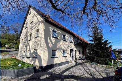 Bezugsfertiges und saniertes Einfamilienhaus mit großer Scheune und idyllischem Grundstück ! - Mengen / Rosna