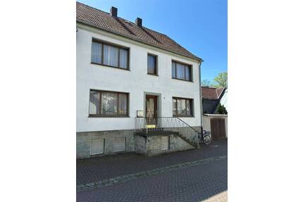 Haus zum Sanieren in bester Lage plus Grundstück für Ihre Ideen - Salzkotten