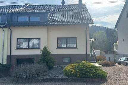 Gepflegte Doppelhaushälfte in ruhiger Lage - Rehlingen-Siersburg