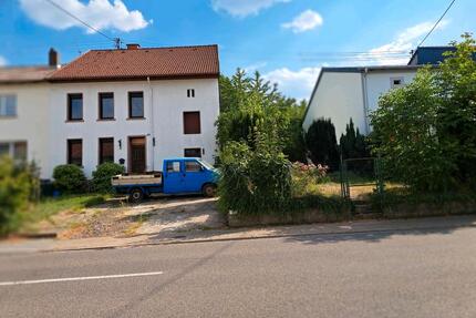 Einfamilienhaus mit großem Grundstück + Bauplatz in Hemmersdorf - Rehlingen-Siersburg