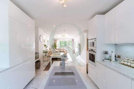 Anspruchsvoll wohnen - sanierte Wohnung mit Balkon - Berlin Zehlendorf