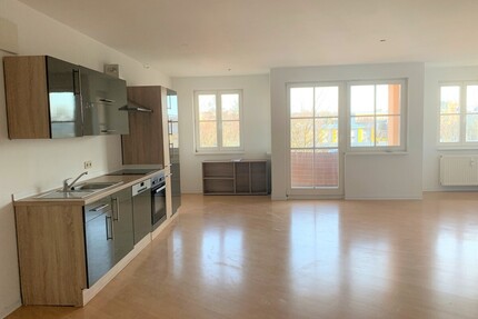 Helle 2,5-R-Whg 70,24 qm Balkon, Abstellraum, Einbauküche - Großenhain