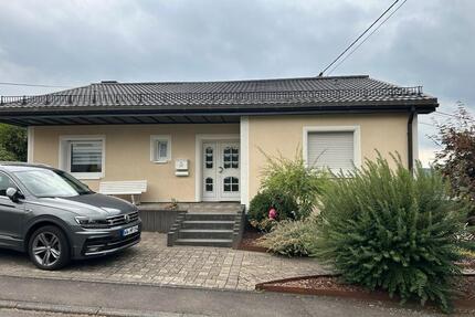 Freistehendes Einfamilienhaus mit Einliegerwohnung - Unnau
